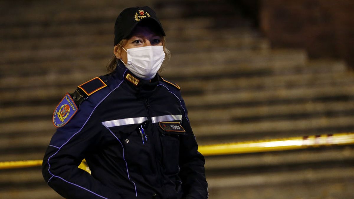 Tres funcionarios detenidos por manipular los datos de contagios y muertos por la pandemia en Sicilia Tres funcionarios detenidos por manipular los datos de contagios y muertos por la pandemia en Sicilia