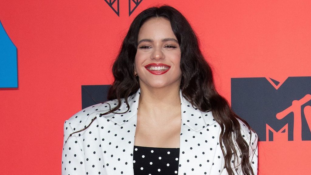 El nuevo peinado de Rosalía con el complemento que puede volver a ponerse de moda: "Bellísima"