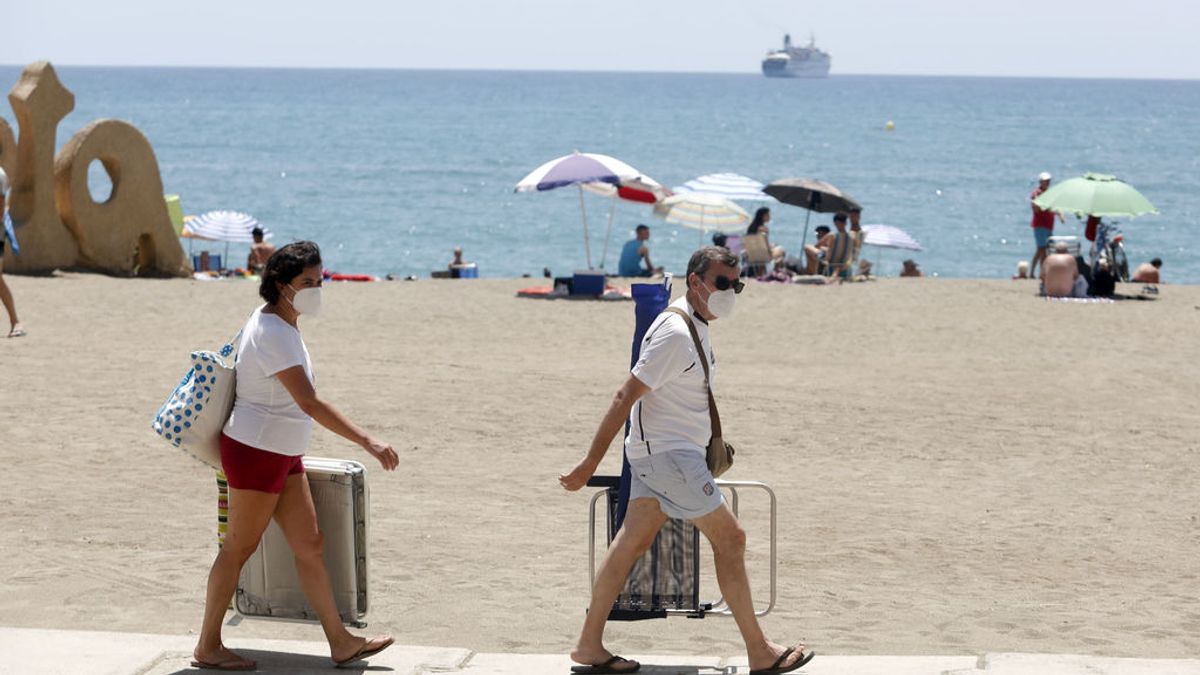 Mascarilla obligatoria en playas, piscinas o en el campo: una nueva ley del Gobierno exige su uso y es aplicable a toda España Mascarilla obligatoria en playas, piscinas o en el campo: una nueva ley del Gobierno exige su uso y es aplicable a toda España