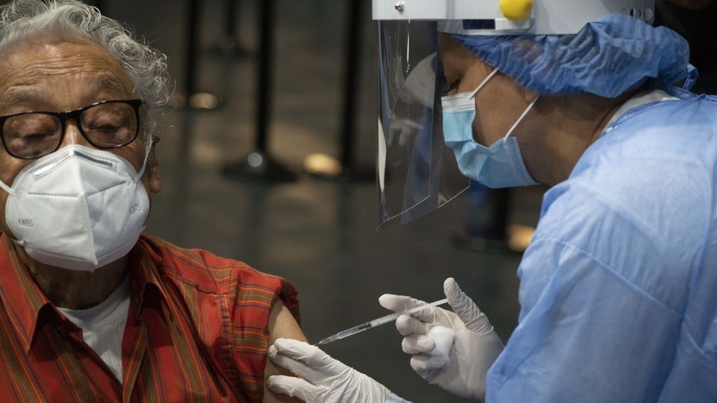Madrid achaca el parón en las vacunas a mayores de 80 años a la falta de dosis y no a la Semana Santa Madrid achaca el parón en las vacunas a mayores de 80 años a la falta de dosis y no a la Semana Santa