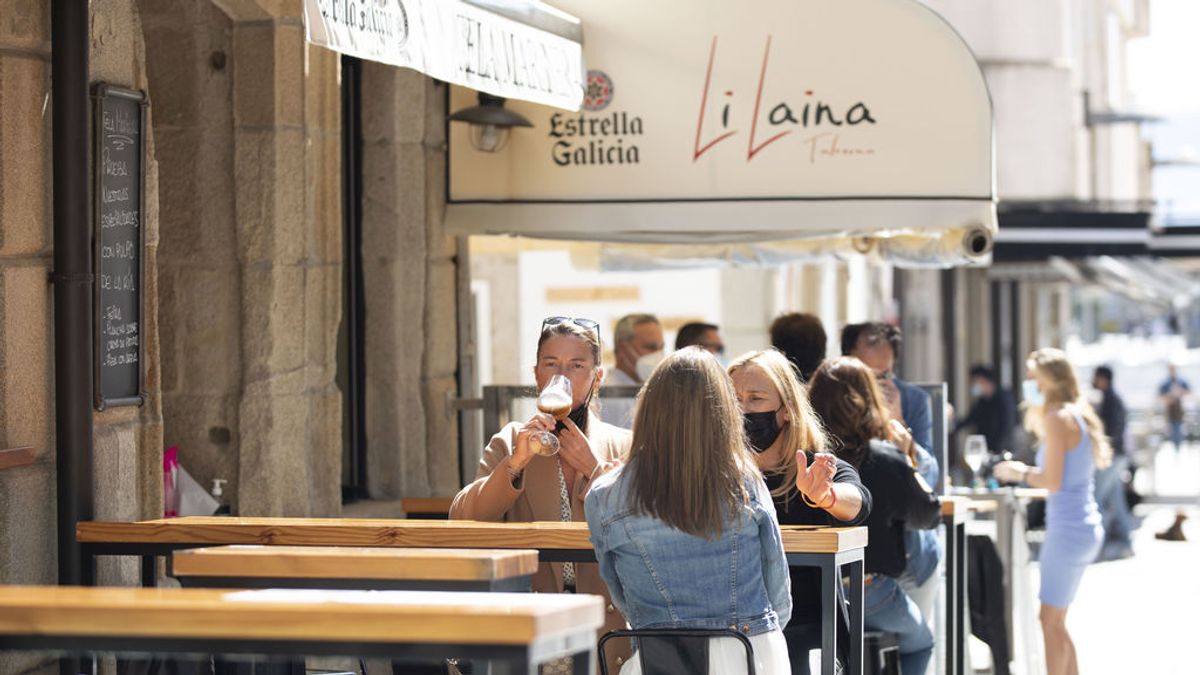 Castilla y León decide cerrar el interior de los bares en las zonas con más incidencia Castilla y León decide cerrar el interior de los bares en las zonas con más incidencia