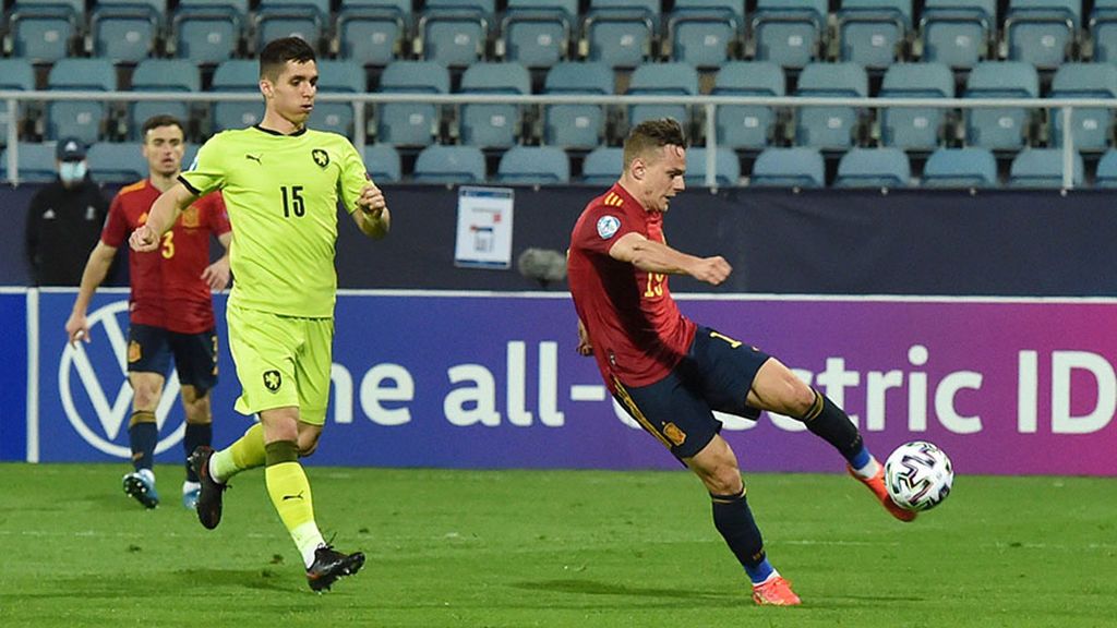 Dani Gómez marcó los dos goles de España ante los checos.