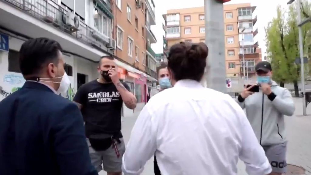 Iglesias acusa a Ayuso y a Vox de mandarle sus "cachorros" neonazis