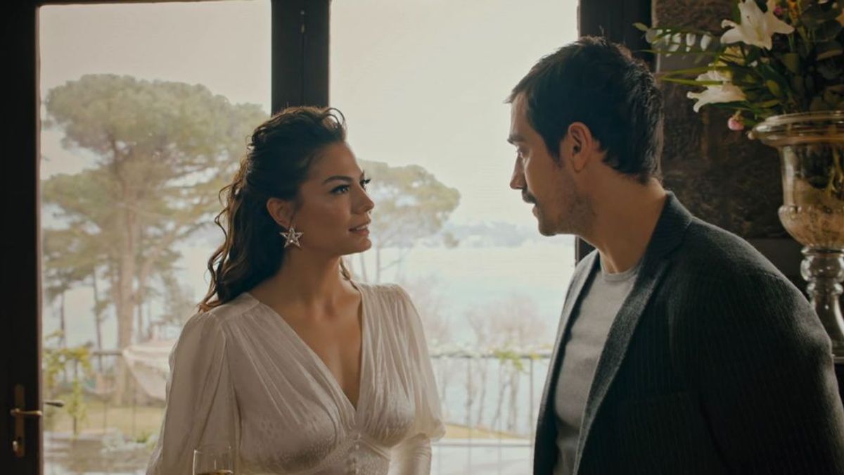 Zeynep y Mehdi se tensan al ver a Faruk en la fiesta