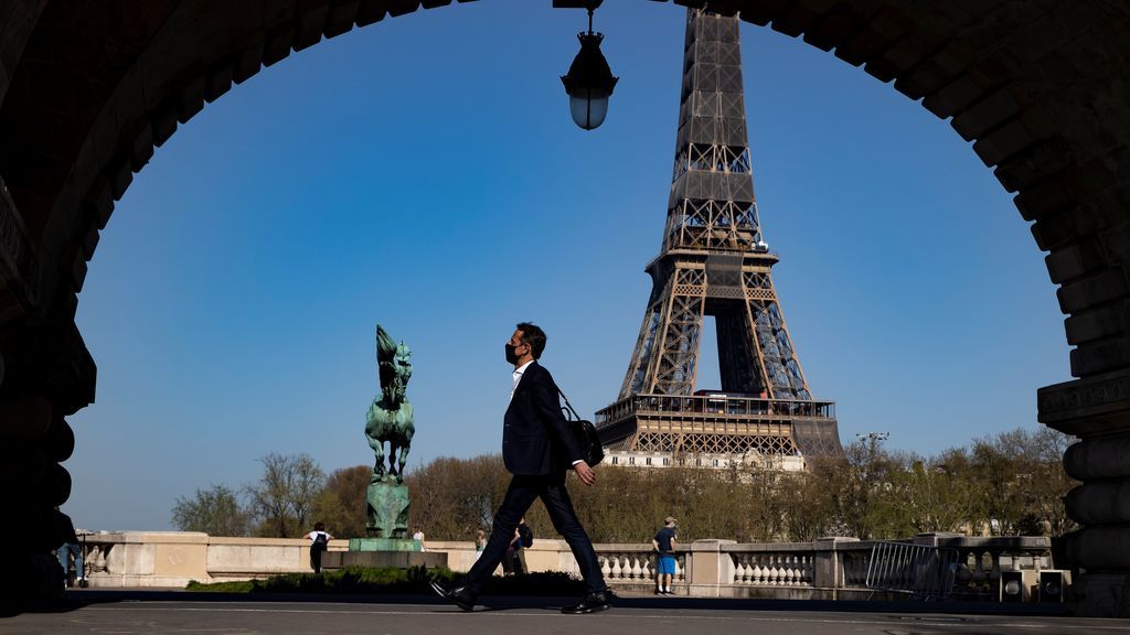 Macron confina toda Francia durante cuatro semanas y cierra las escuelas