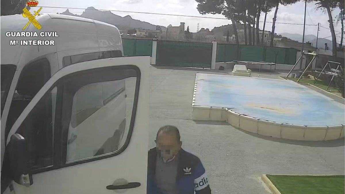 Detienen al presunto autor del robo en una vivienda de Alicante tras viralizar su imagen el dueño de la casa Detienen al presunto autor del robo en una vivienda de Alicante tras viralizar su imagen el dueño de la casa