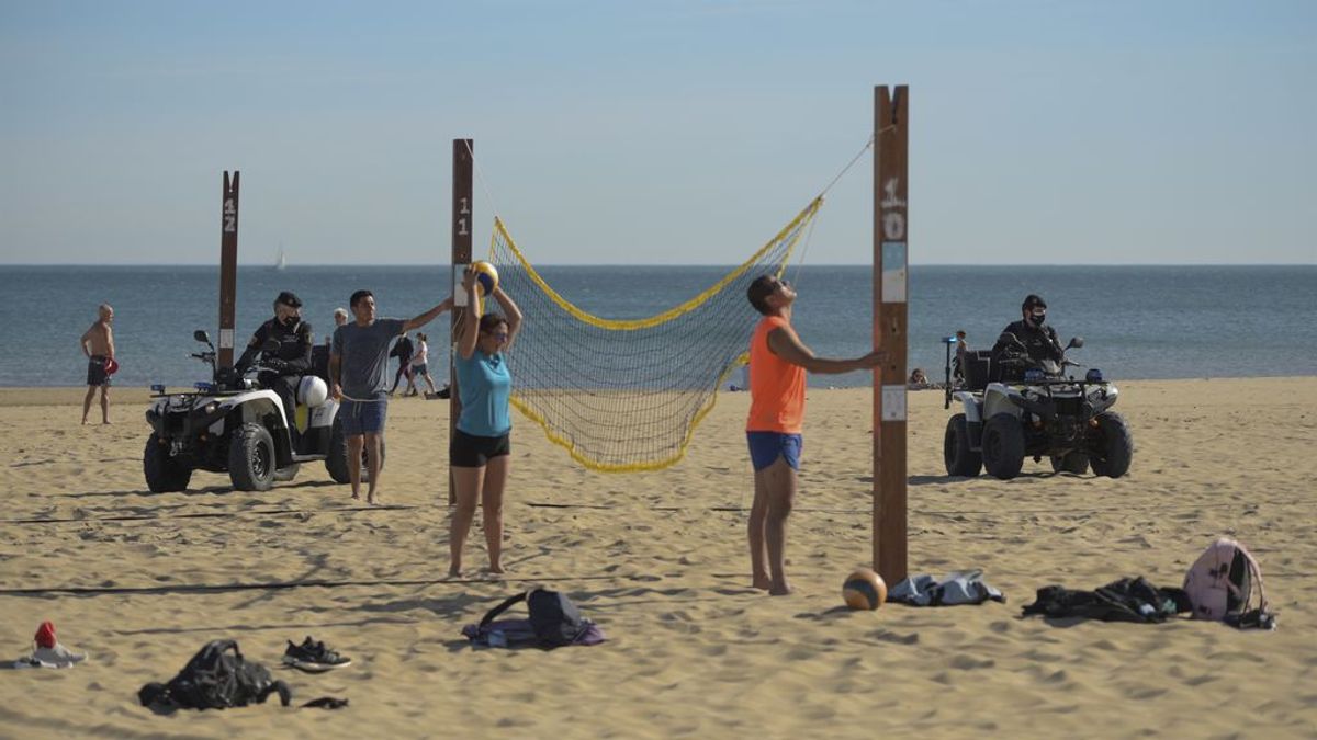 La Comunidad Valenciana propone a Sanidad un plan flexible para la obligatoriedad del uso de la mascarilla en la playa La Comunidad Valenciana propone a Sanidad un plan flexible para la obligatoriedad del uso de la mascarilla en la playa