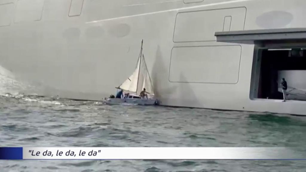 Un velero se choca contra un lujoso megayate ruso en Vigo