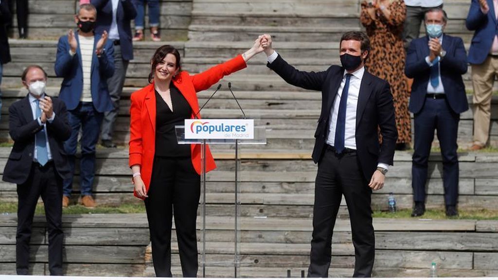 Casado dice que la "victoria arrolladora" de Ayuso en Madrid será la clave para que él llegue a La Moncloa Casado dice que la "victoria arrolladora" de Ayuso en Madrid será la clave para que él llegue a La Moncloa