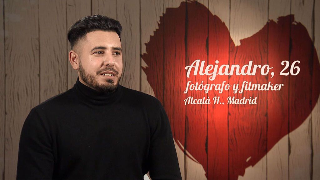Alejandro, sobre su profesión de “follógrafo”: “Es el arte de ligar con las chicas por el arte de la imagen, de tener un buen trípode”