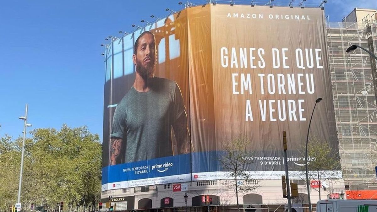 Sergio Ramos emula en Barcelona la pancarta de Laporta: "Ganas de que me volváis a ver" Sergio Ramos emula en Barcelona la pancarta de Laporta: "Ganas de que me volváis a ver"