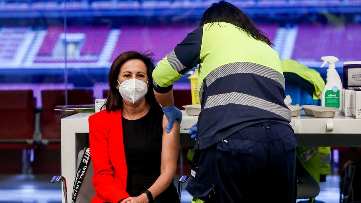 Robles, segundo miembro del Gobierno en vacunarse tras recibir la vacuna de AstraZeneca