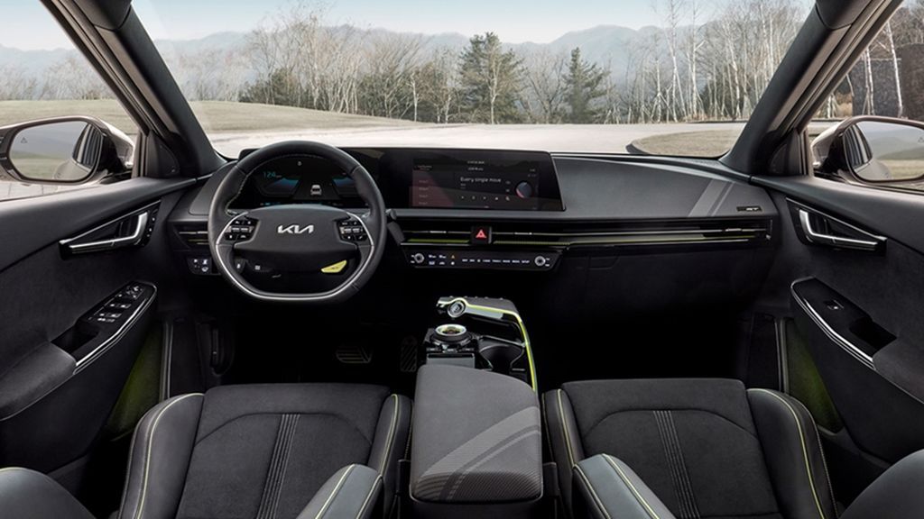 KIA EV6 GT con su doble pantalla curva de 24 pulgadas