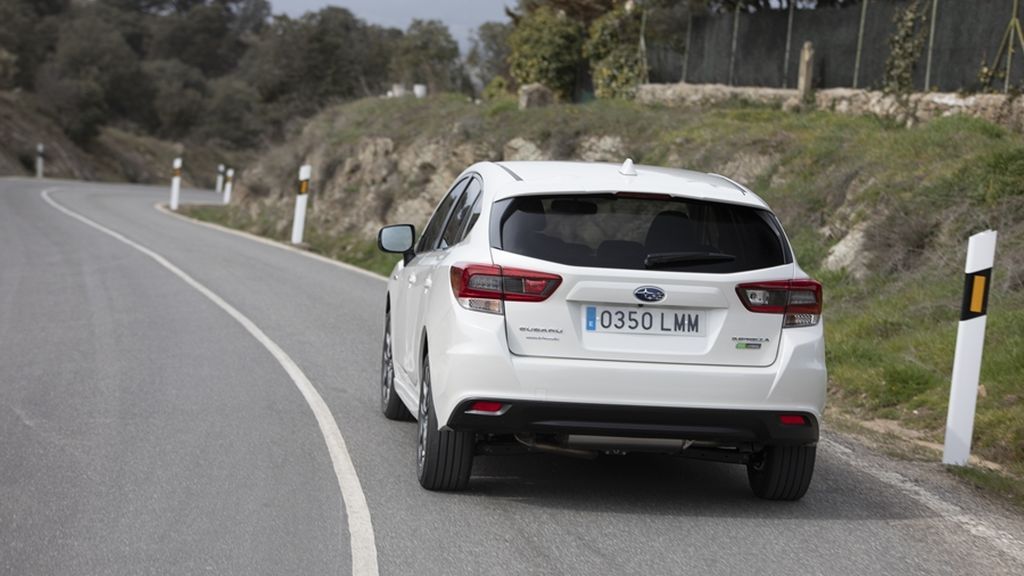 Subaru Impreza ecoHYBRID dinamicas carretera (27)