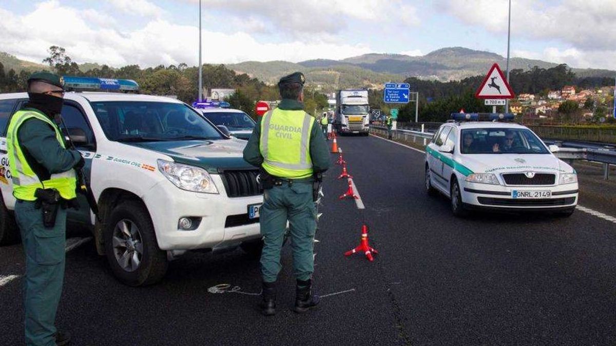 La Guardia Civil denuncia más de un millar de infracciones este jueves Santo en los controles de carreteras La Guardia Civil denuncia más de un millar de infracciones este jueves Santo en los controles de carreteras