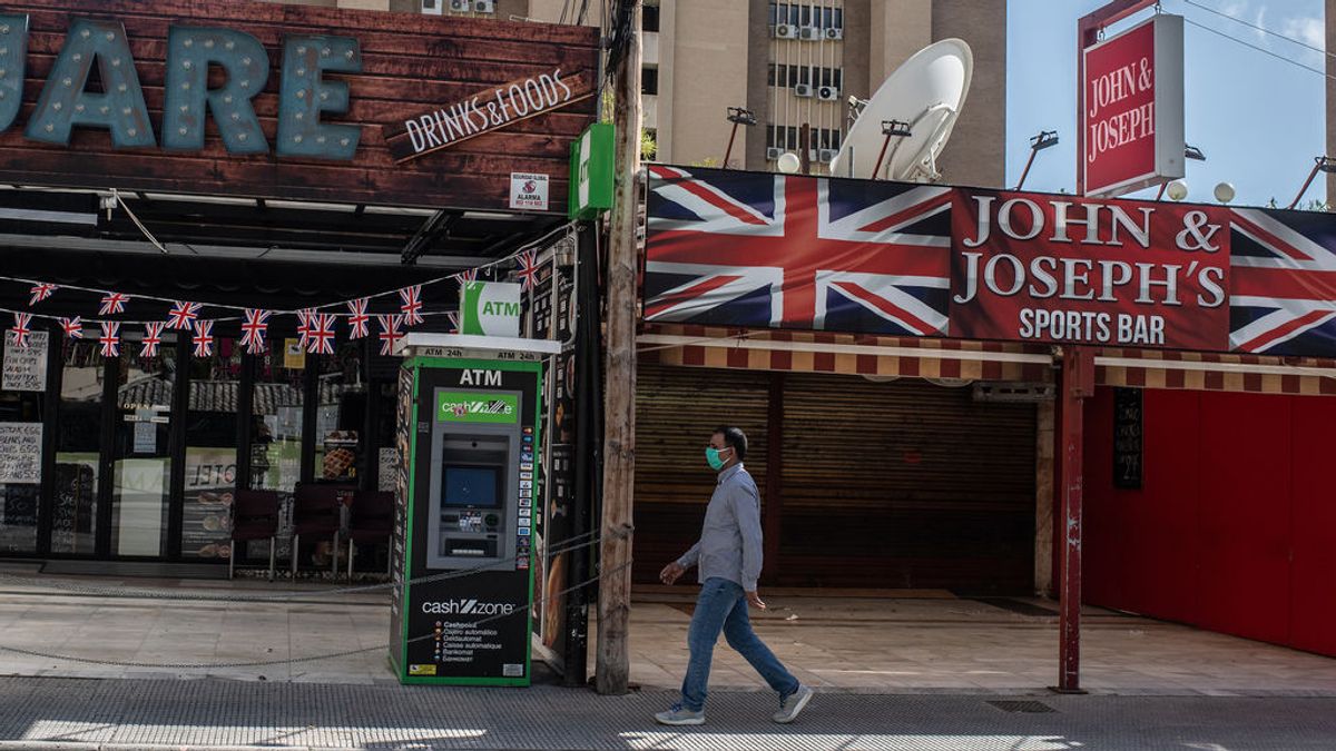 Reino Unido pone a España en rojo en su sistema de semáforos y cambia Benidorm por Bahrein para ir de vacaciones Reino Unido pone a España en rojo en su sistema de semáforos y cambia Benidorm por Bahrein para ir de vacaciones