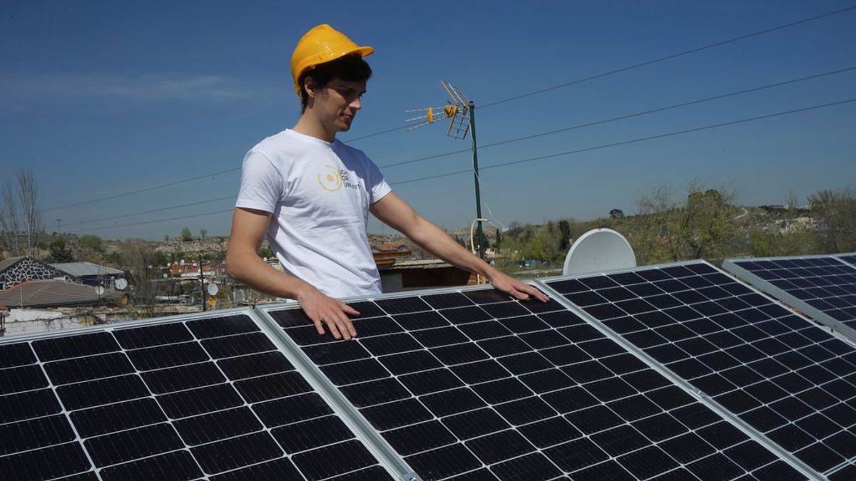 Paneles solares para dar luz a la Cañada Real tras seis meses de cortes de Energy Paneles solares para dar luz a la Cañada Real tras seis meses de cortes de Energy