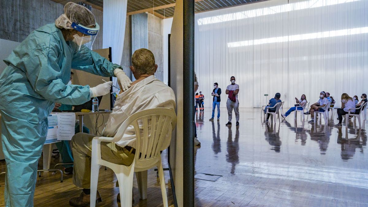 La vacunación continúa en Semana Santa aunque a un ritmo desigual entre comunidades La vacunación continúa en Semana Santa aunque a un ritmo desigual entre comunidades