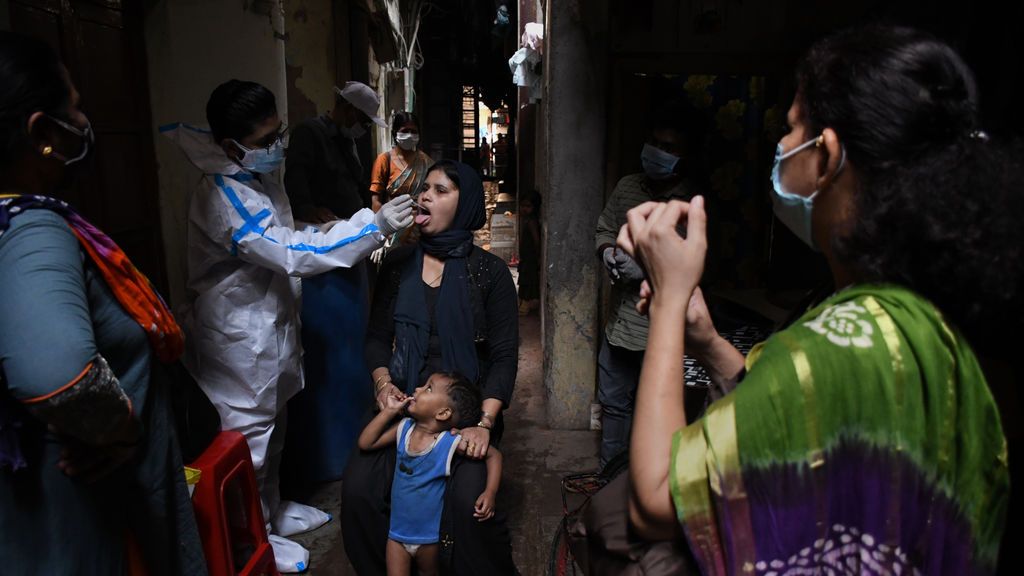 India confirma la cifra de casos más alta desde septiembre y supera el umbral de los 164.000 muertos India confirma la cifra de casos más alta desde septiembre y supera el umbral de los 164.000 muertos