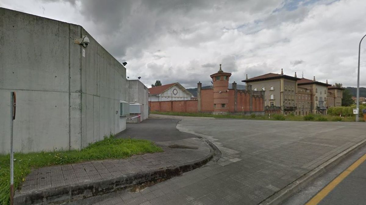 Ingresan en la prisión de Basauri dos de los detenidos en Santurtzi y el tercero en el centro de menores de Zumarraga