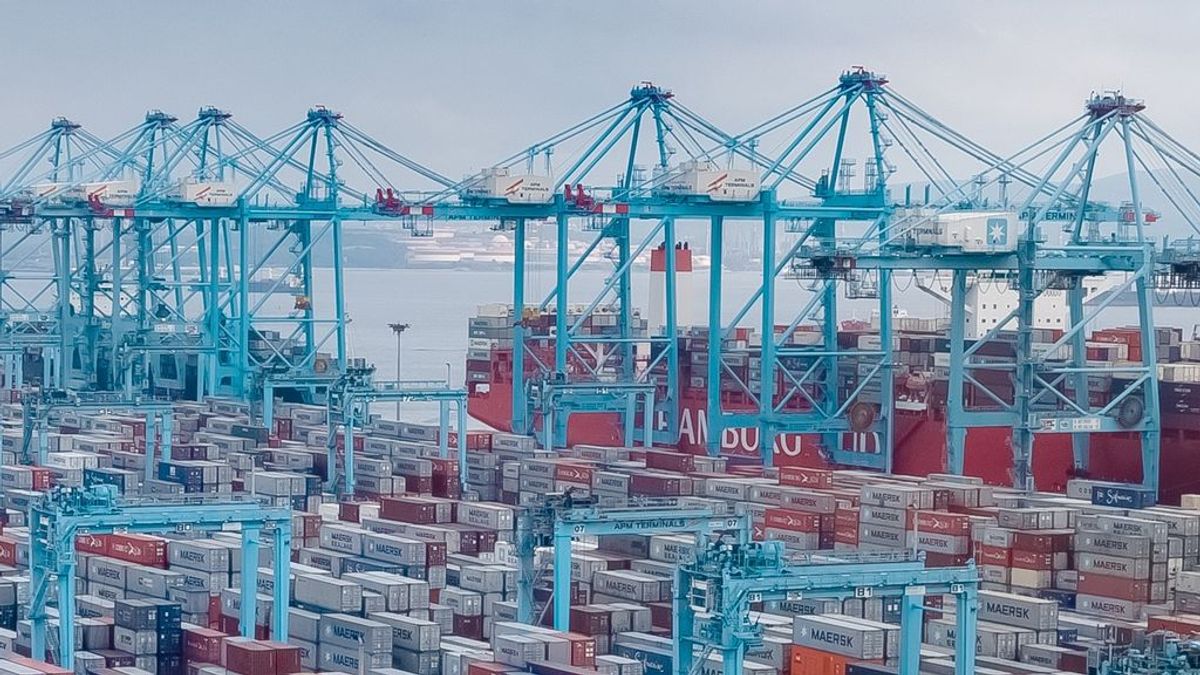 El primer buque atascado en Suez con destino a España llegará al puerto de Algeciras esta tarde El primer buque atascado en Suez con destino a España llegará al puerto de Algeciras esta tarde