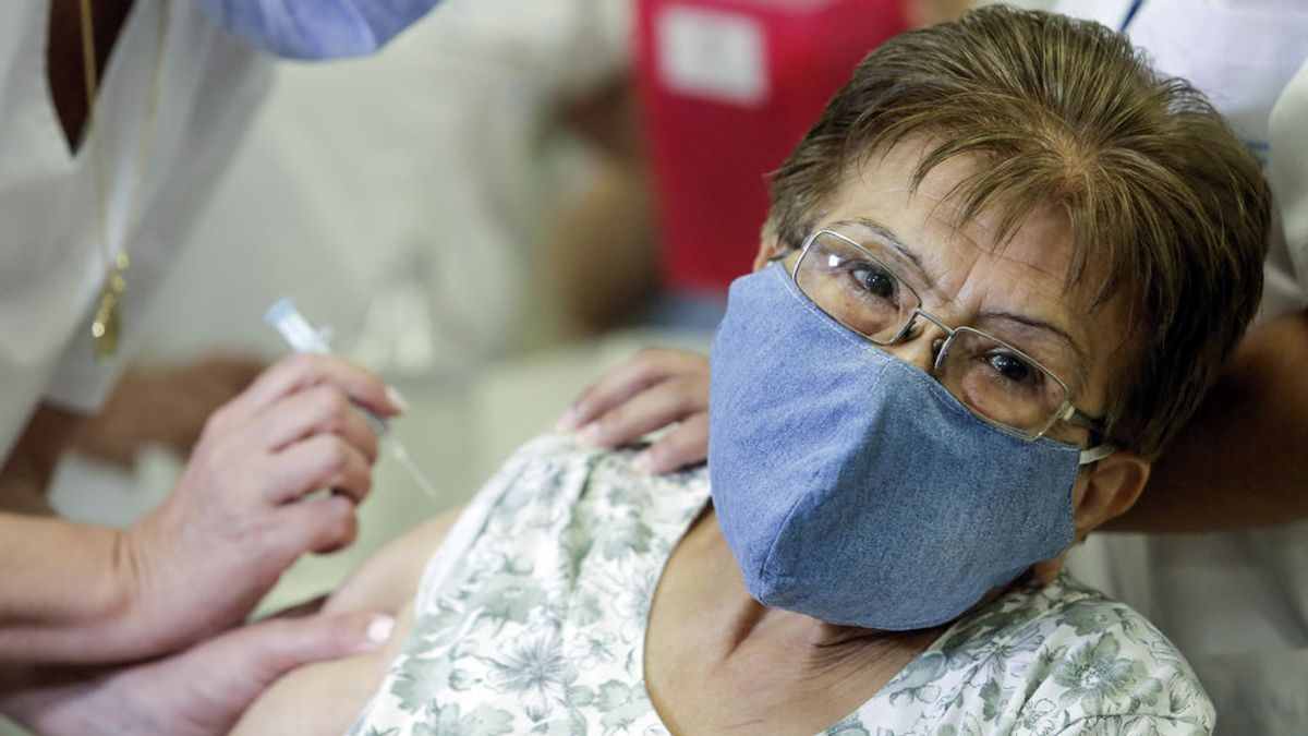 Argentina lanza un pasaporte sanitario contra la COVID-19, que deja ya más de 56.000 muertos Argentina lanza un pasaporte sanitario contra la COVID-19, que deja ya más de 56.000 muertos