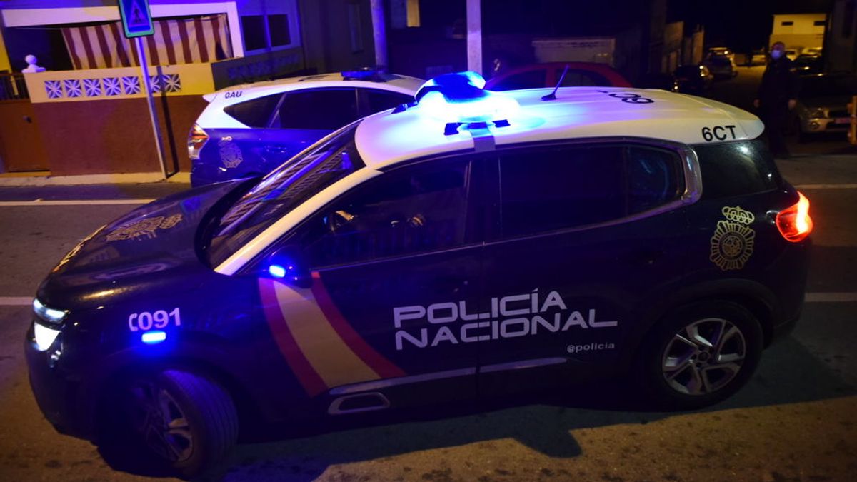 Detienen a una mujer en Valencia acusada de simular una agresión sexual cuando estaba de fiesta con una amiga Detienen a una mujer en Valencia acusada de simular una agresión sexual cuando estaba de fiesta con una amiga