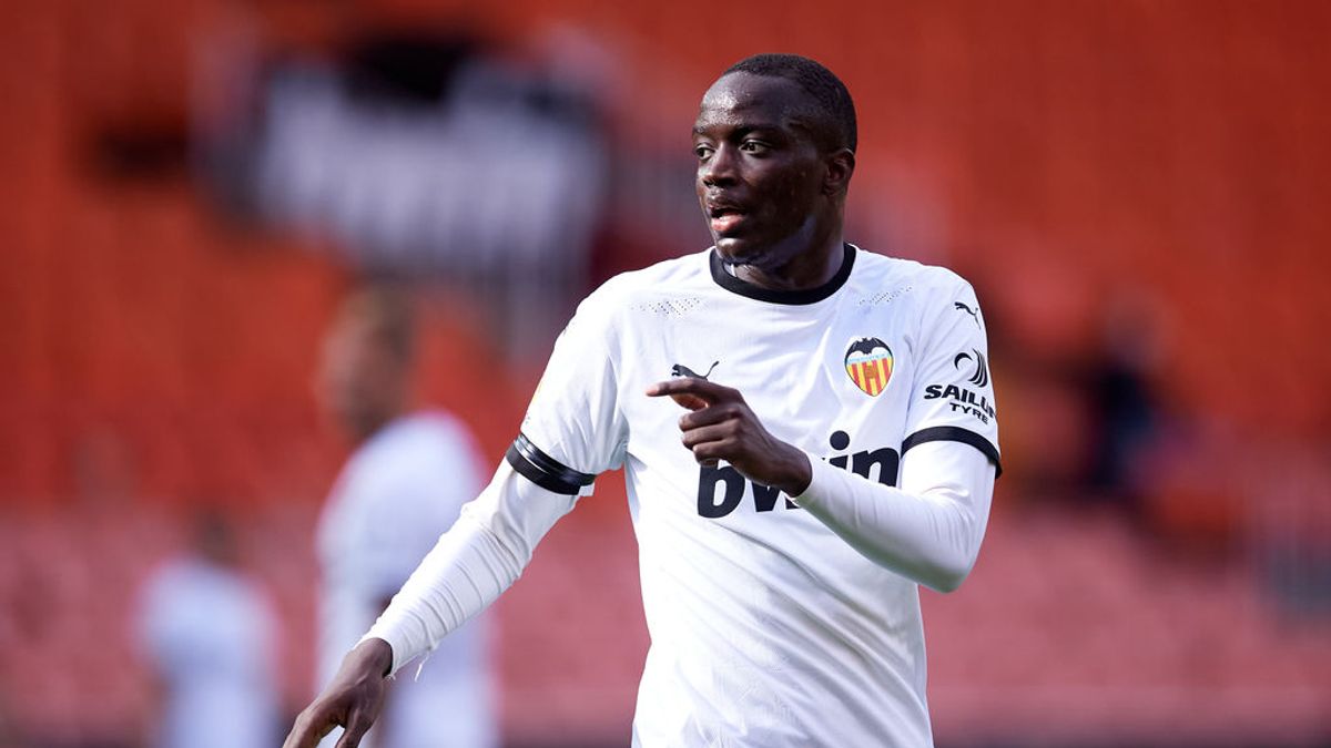 El Valencia se va del campo pasada la media hora tras discusión Diakhaby-Cala El Valencia se va del campo pasada la media hora tras discusión Diakhaby-Cala