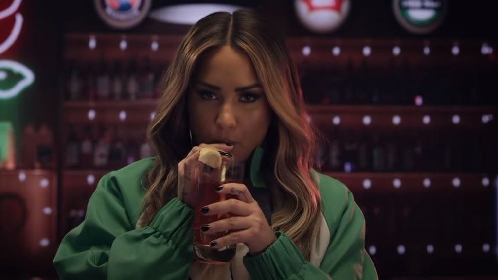 Demi Lovato recrea su sobredosis en su último videoclip