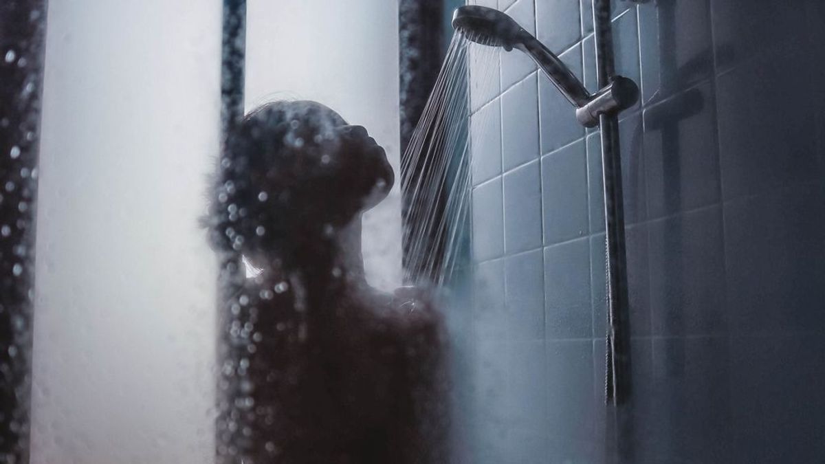 Hábitos que tenemos normalmente en la ducha y que están dañando la piel y el pelo sin darnos cuenta