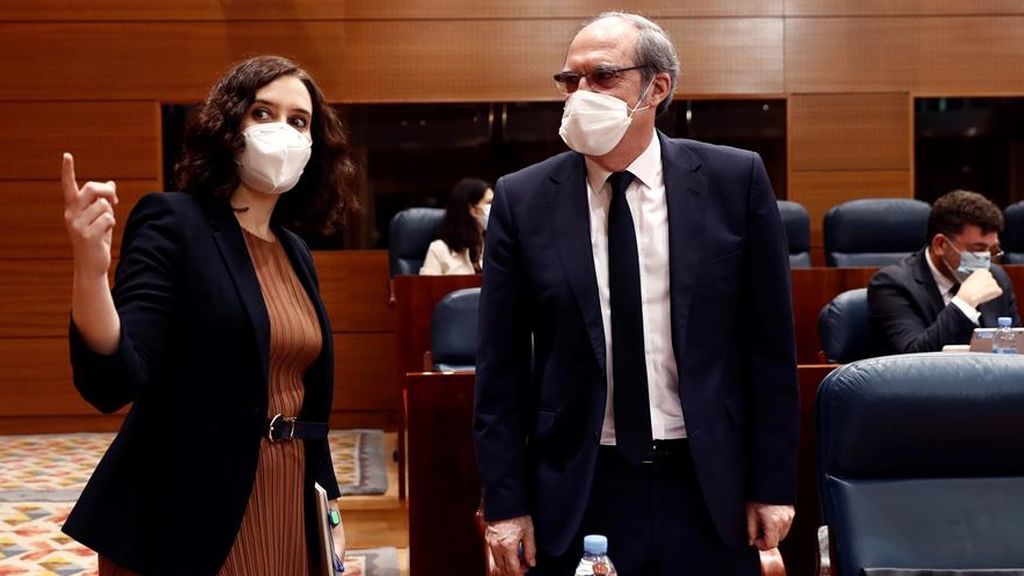 Ayuso alerta de que "por poco se puede perder todo" mientras Gabilondo apela a los votantes de C's para deshacer el empate del CIS Ayuso alerta de que "por poco se puede perder todo" mientras Gabilondo apela a los votantes de C's para deshacer el empate del CIS