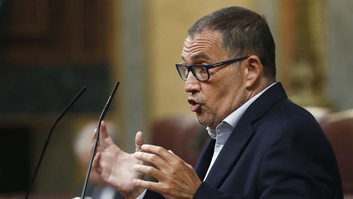 Junts aparta a Cuevillas de la Mesa del Parlament por decir que sería una "tontería" admitir resoluciones contra la monarquía Junts aparta a Cuevillas de la Mesa del Parlament por decir que sería una "tontería" admitir resoluciones contra la monarquía