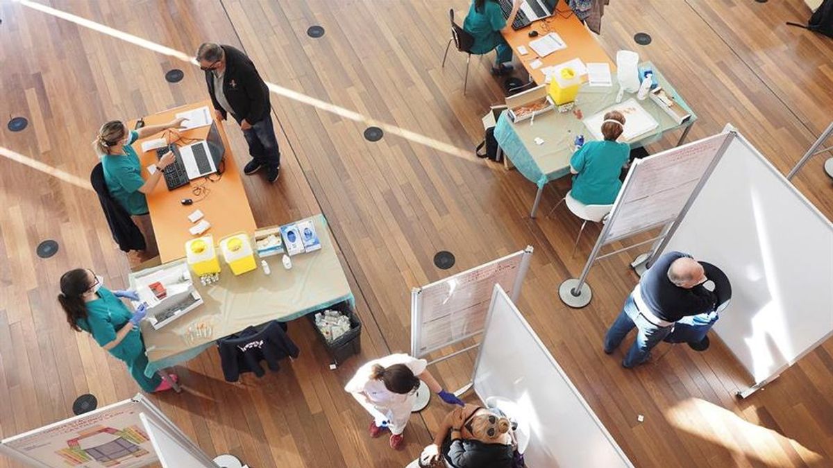 Madrid empieza a vacunar al grupo de 70 a 79 años en centros de salud Madrid empieza a vacunar al grupo de 70 a 79 años en centros de salud
