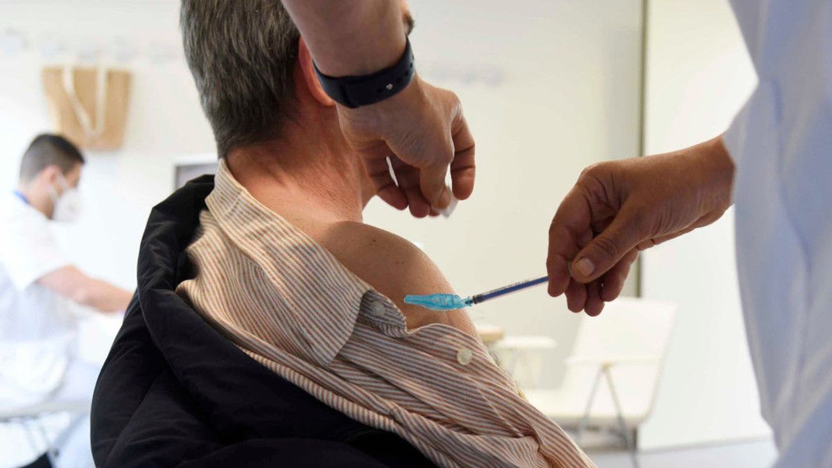 Galicia inicia una vacunación masiva en dos nuevas franjas de edad: de 75 a 79 y de 60 a 65 años Galicia inicia una vacunación masiva en dos nuevas franjas de edad: de 75 a 79 y de 60 a 65 años