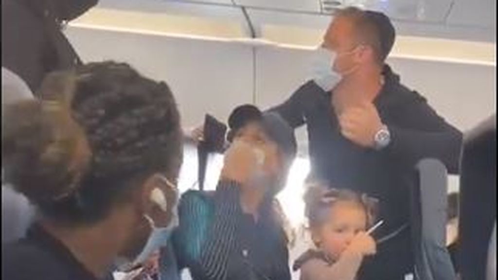Desembarcan un vuelo porque una niña de dos años no llevaba mascarilla Desembarcan un vuelo porque una niña de dos años no llevaba mascarilla