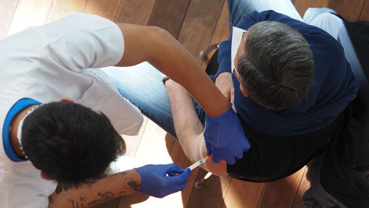 España inocula 400.000 vacunas desde el jueves santo y supera los 8 millones y medio de dosis España inocula 400.000 vacunas desde el jueves santo y supera los 8 millones y medio de dosis