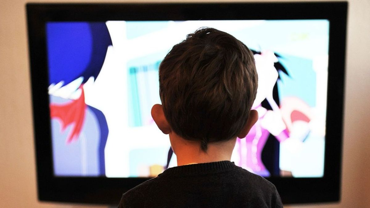 Ver mucha televisión no hace daño a tus hijos, según un nuevo estudio que desmonta el mito Ver mucha televisión no hace daño a tus hijos, según un nuevo estudio que desmonta el mito