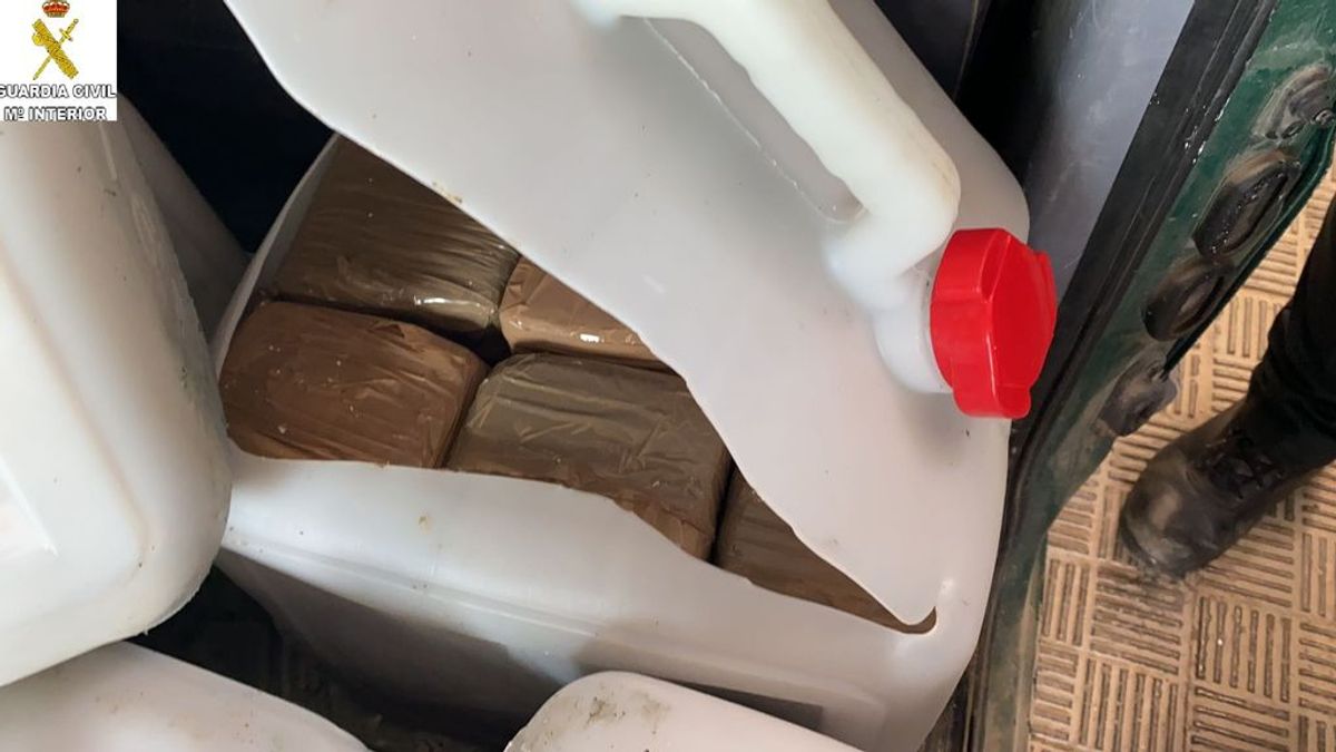 Hachís de garrafón: la Guardia Civil incauta 850 kilos de droga oculta en garrafas de gasolina