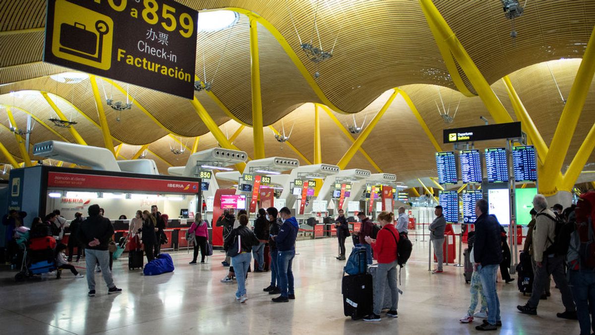 El  aeropuerto de Madrid "es un coladero de covid", incluso "vienen pasajeros con PCR falsas"