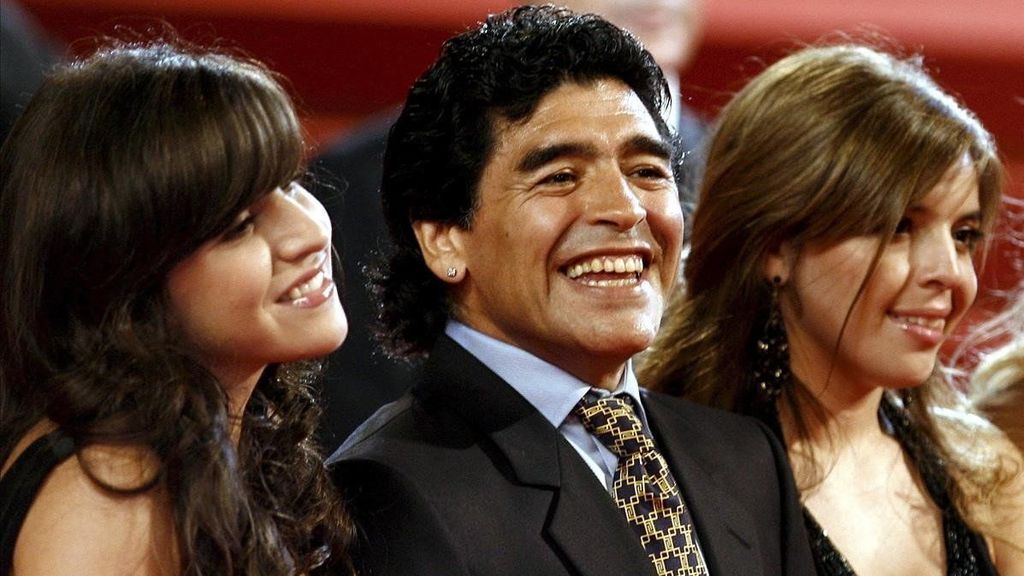 Maradona se gastó 5 millones de euros en sus últimos años: acusan a sus hijas de robarle y abandonarlo