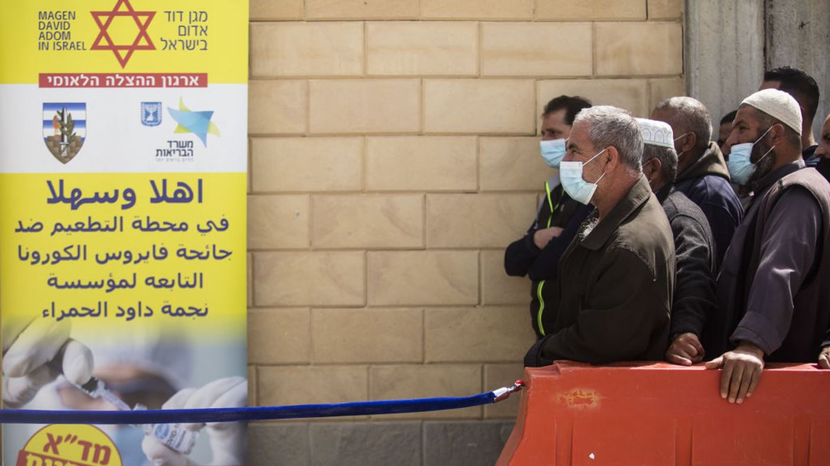 Un estudio con vacunados en Israel concluye que la vacuna de Pfizer proporciona cierta "protección cruzada" el resto de la población Un estudio con vacunados en Israel concluye que la vacuna de Pfizer proporciona cierta "protección cruzada" el resto de la población