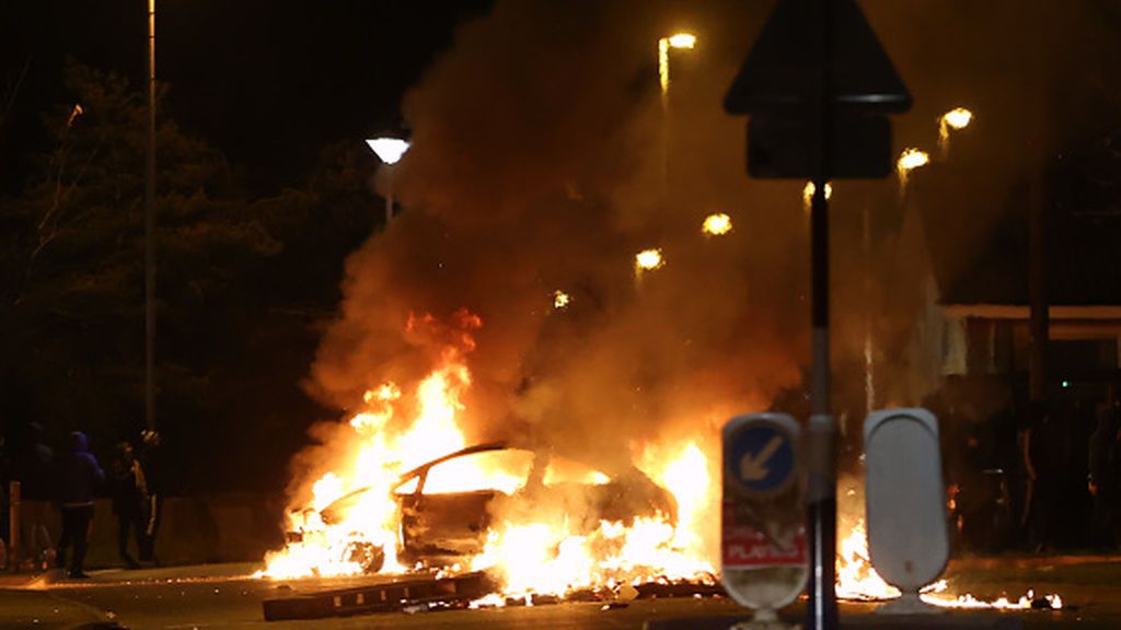 Cuarta noche consecutiva de violencia en Irlanda del Norte Cuarta noche consecutiva de violencia en Irlanda del Norte