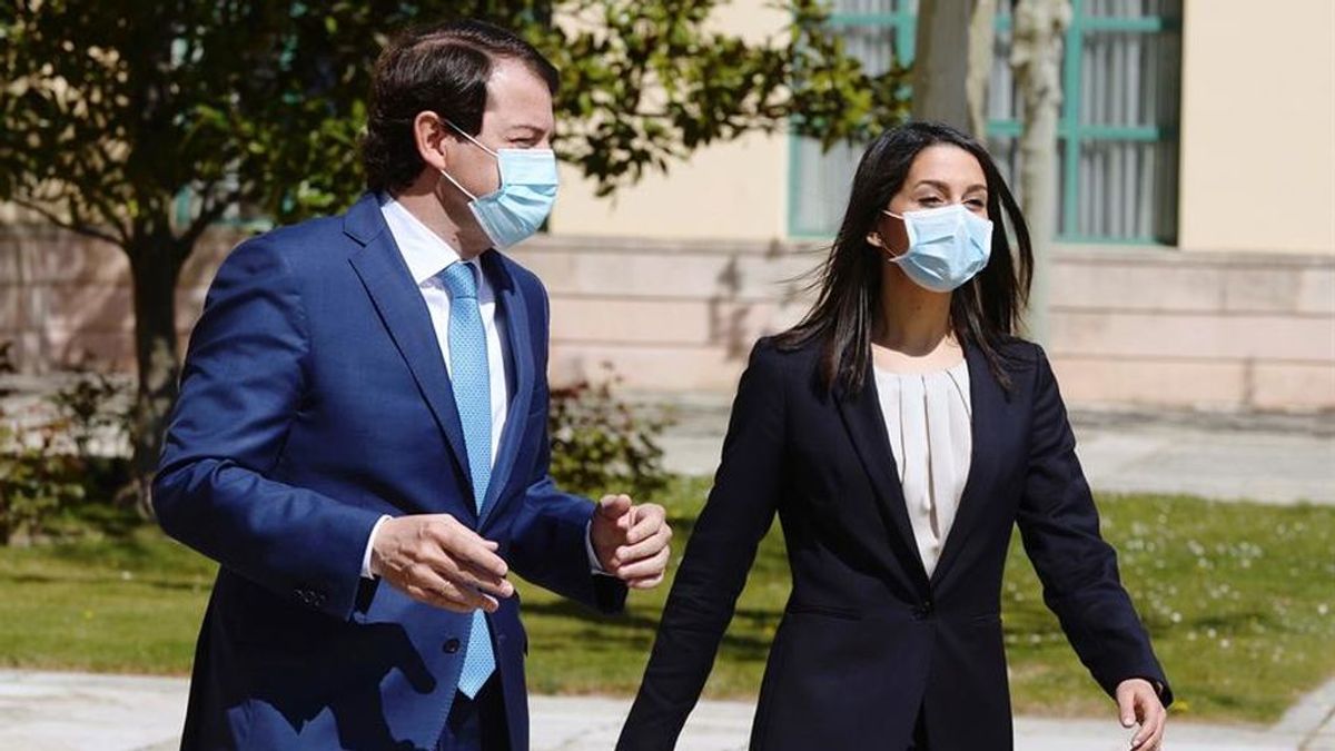 Mañueco y Arrimadas garantizan la estabilidad en Castilla y León en plena ofensiva del PP para absorber a C's Mañueco y Arrimadas garantizan la estabilidad en Castilla y León en plena ofensiva del PP para absorber a C's