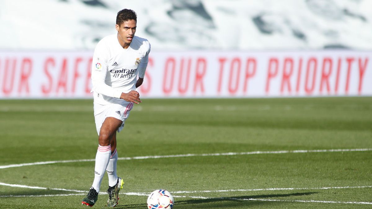 Varane da positivo en coronavirus y se pierde el partido ante el Liverpool y 'el clásico' Varane da positivo en coronavirus y se pierde el partido ante el Liverpool y 'el clásico'