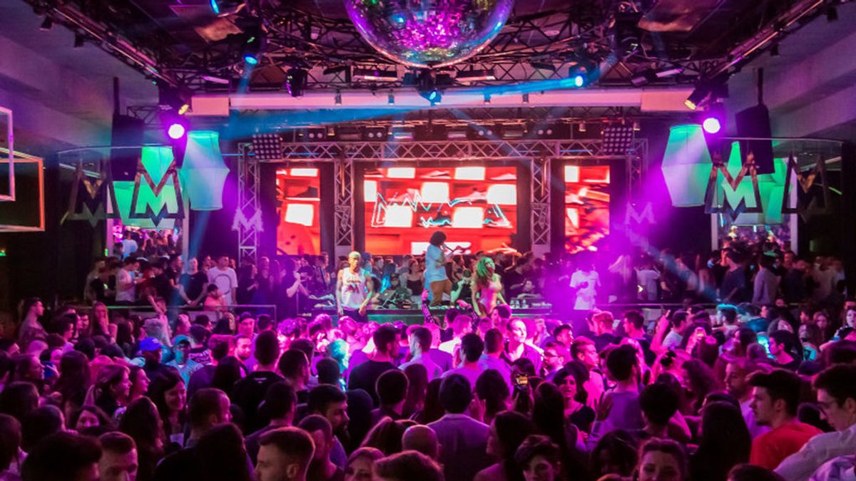 Las discotecas de Sitges quieren repetir el 'experimento' de Love of Lesbian con una noche de fiesta Las discotecas de Sitges quieren repetir el 'experimento' de Love of Lesbian con una noche de fiesta