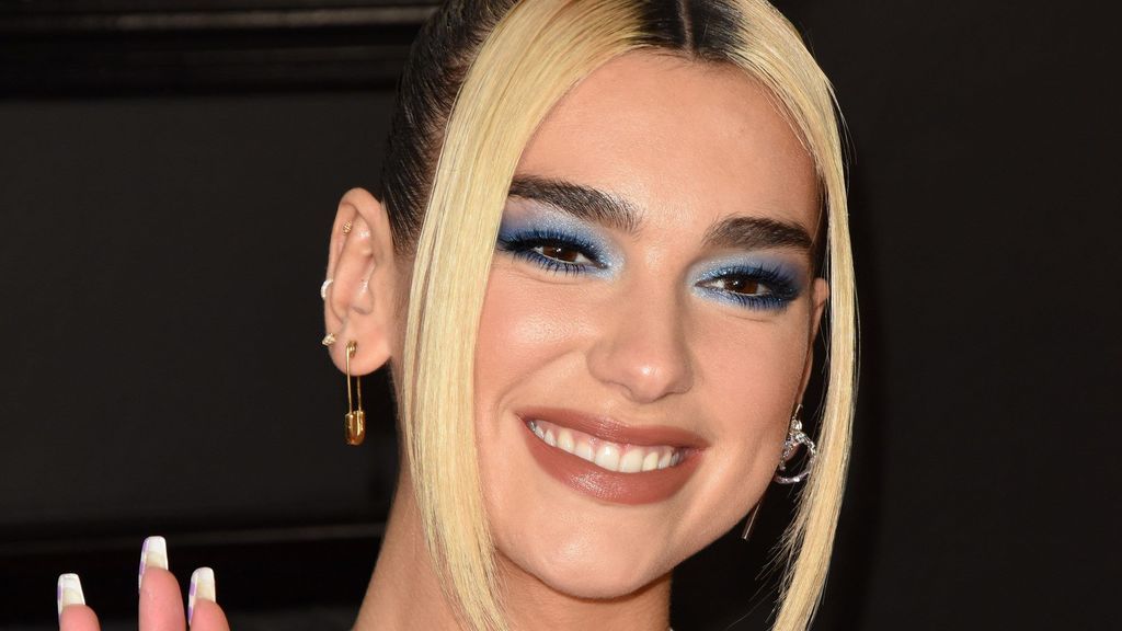 Dua Lipa siempre marca tendencia con sus peinados y con su maquillaje.