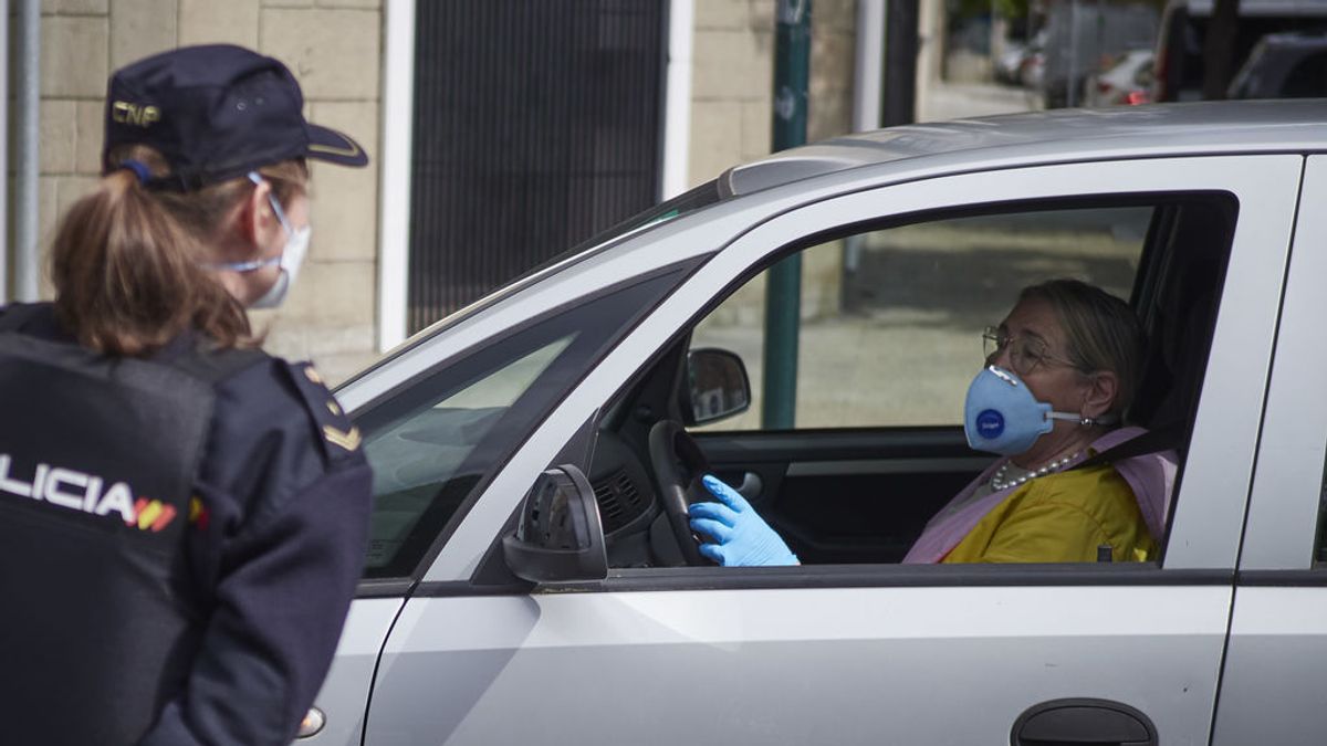 La DGT aclara que no es sancionable circular sin mascarilla en los vehículos La DGT aclara que no es sancionable circular sin mascarilla en los vehículos