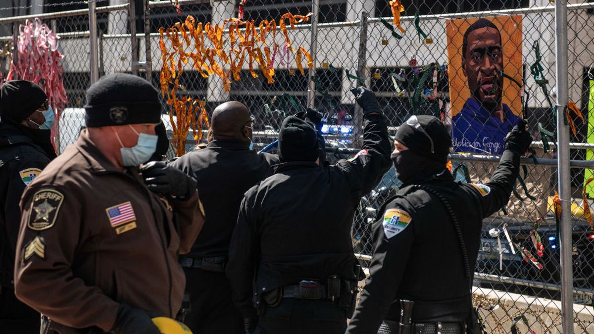 El instructor de la Policía de EE.UU. dice que la forma en la que se inmovilizó a Floyd "no está autorizada" El instructor de la Policía de EE.UU. dice que la forma en la que se inmovilizó a Floyd "no está autorizada"