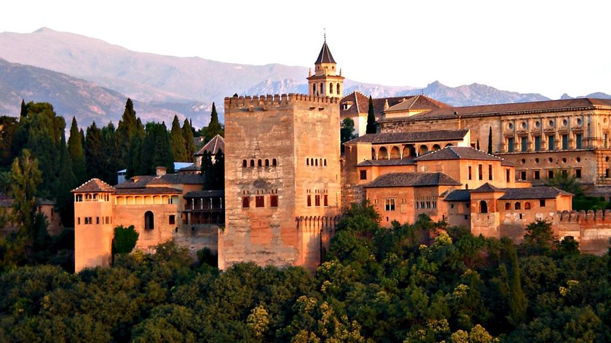 Muere una estudiante irlandesa de 16 años tras caer por una colina cerca de la Alhambra de Granada