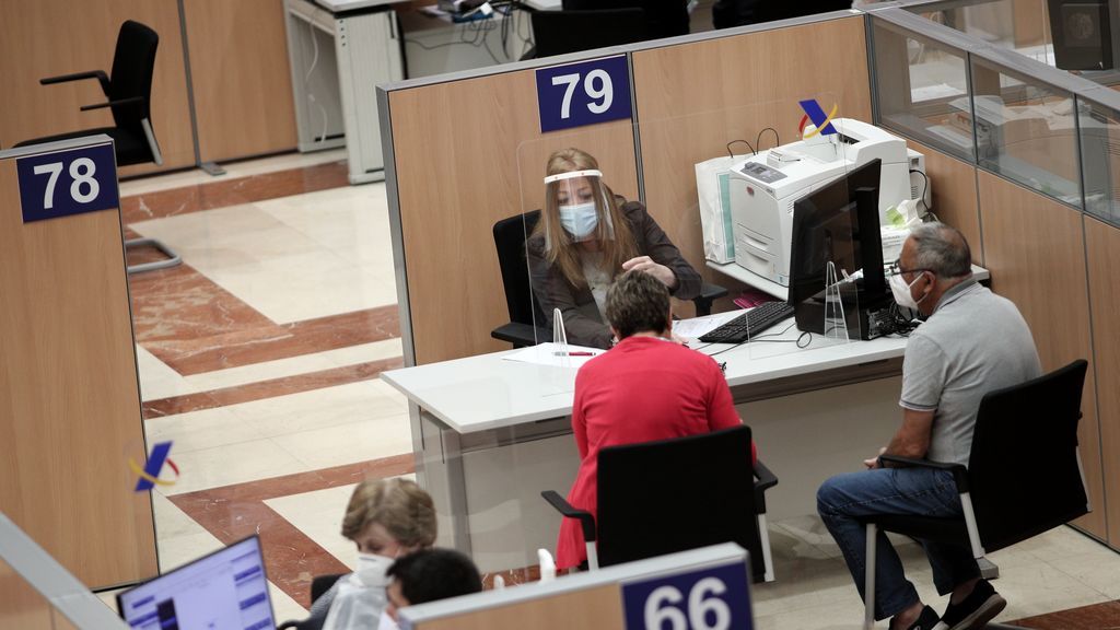Los contribuyentes presentan 580.000 declaraciones en las primeras horas de la Renta 2020, un 34% más Los contribuyentes presentan 580.000 declaraciones en las primeras horas de la Renta 2020, un 34% más